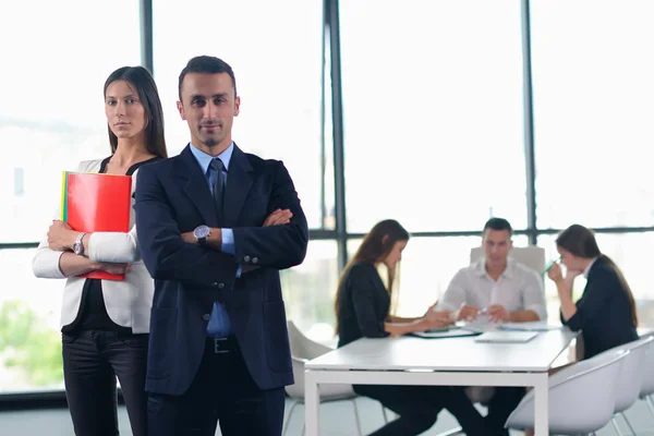 Business folk gruppen i ett möte på kontoret — Stockfoto