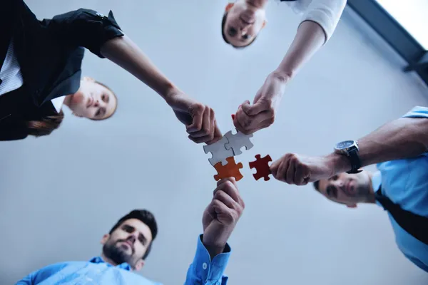 Grupa ludzi biznesu montaż jigsaw puzzle — Zdjęcie stockowe