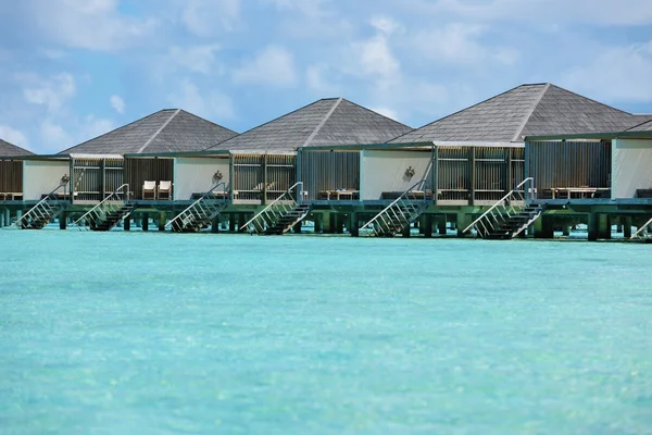 Tropiska vatten hem villas — Stockfoto