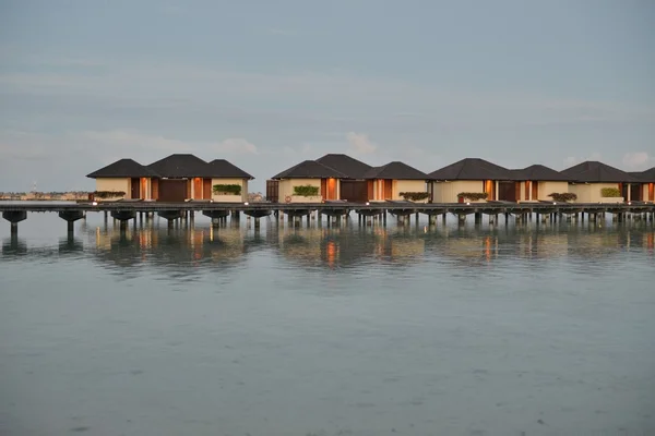 Tropiska vatten hem villas — Stockfoto