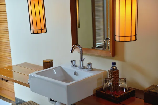 Luxus modernes Badezimmer — Stockfoto