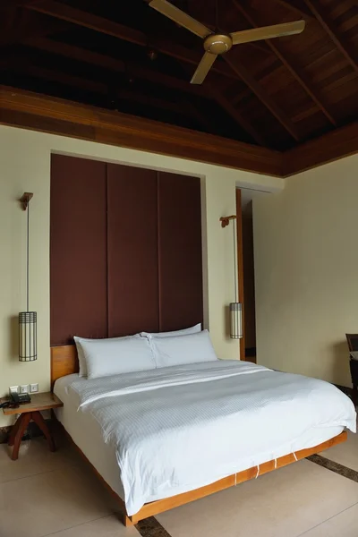 Großes modernes Schlafzimmer — Stockfoto