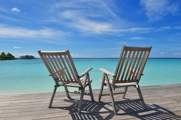 Τροπική παραλία καρέκλες — Φωτογραφία Αρχείου