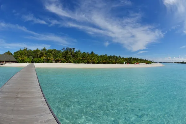 Wooden brodge at tropical beach — Stock Photo, Image