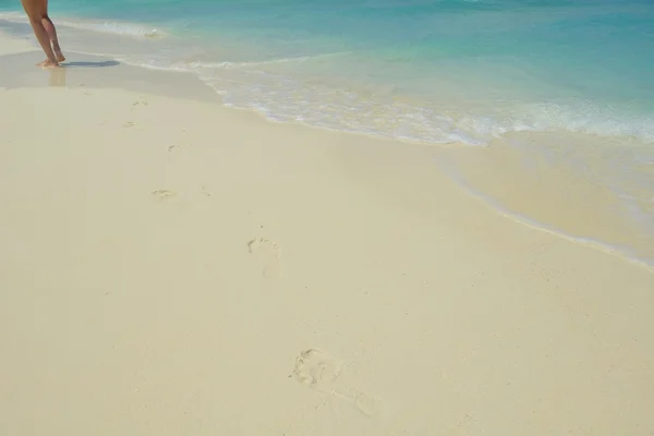 Footsteps on beach — Stock Photo, Image