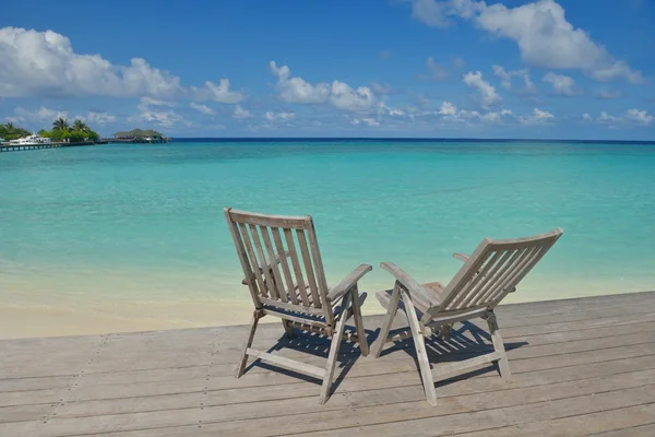 Tropikal plaj sandalyeleri — Stok fotoğraf