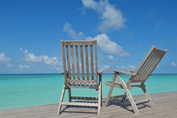 Τροπική παραλία καρέκλες — Φωτογραφία Αρχείου