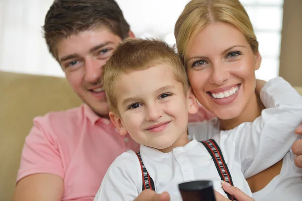 Famille à la maison — Photo