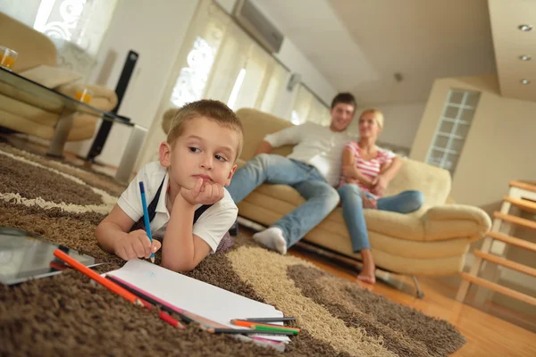 Família em casa — Fotografia de Stock