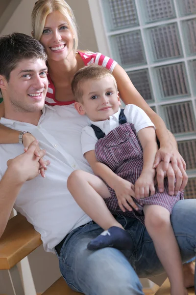 Famille à la maison — Photo