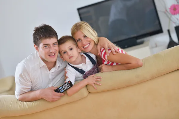 Famiglia a casa — Foto Stock