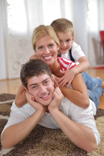 Familia en casa — Foto de Stock