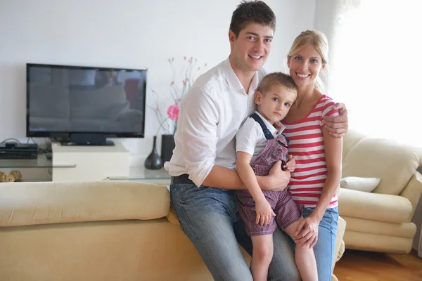 Familie zu Hause — Stockfoto