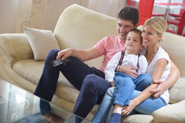 Familie zu Hause — Stockfoto