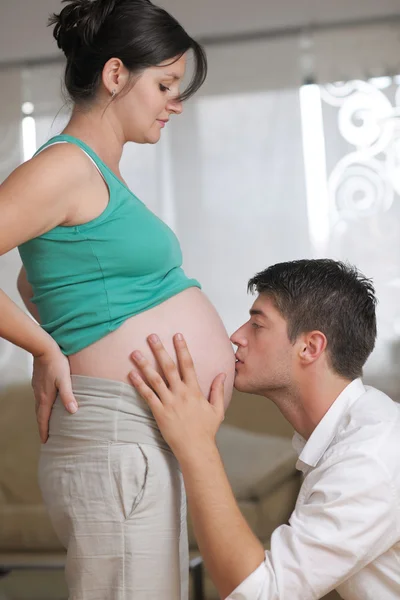 Семейная беременность — стоковое фото