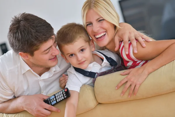 Familie zu Hause — Stockfoto