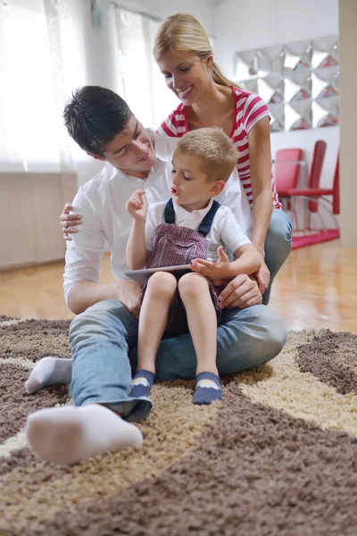 Familia en casa — Foto de Stock