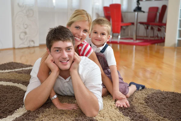 Família em casa — Fotografia de Stock