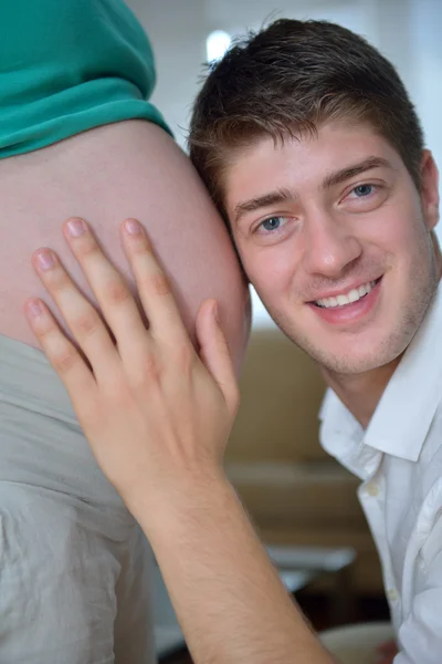Familjen graviditet — Stockfoto