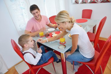 Aile Evde sağlıklı kahvaltı var