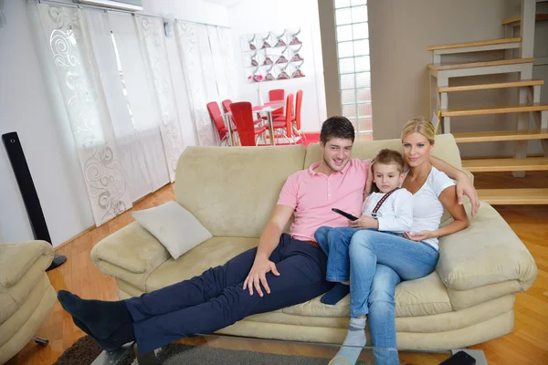 Famiglia a casa — Foto Stock