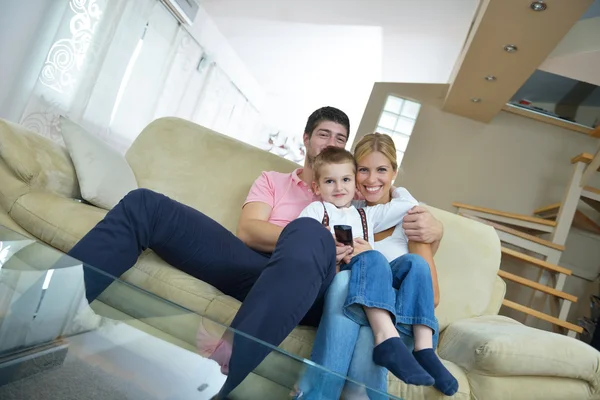 Famiglia a casa — Foto Stock