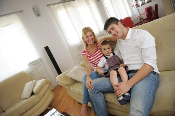 Família em casa — Fotografia de Stock