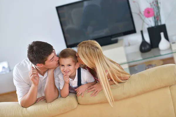 Familia en casa — Foto de Stock