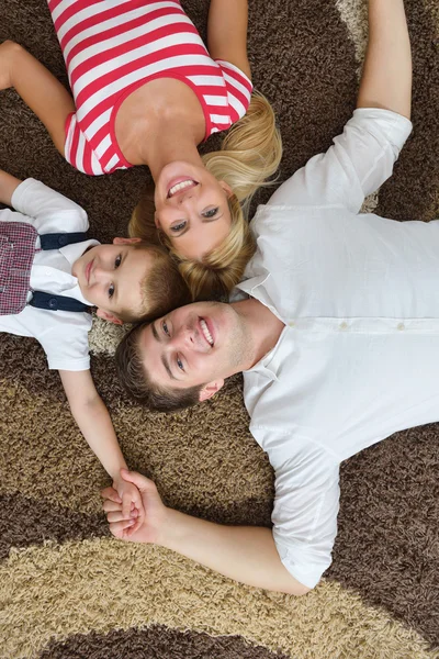 Familia en casa — Foto de Stock