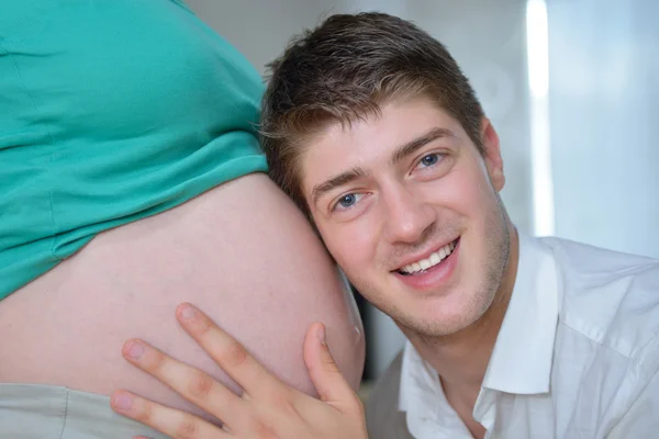 Schwangerschaft in der Familie — Stockfoto