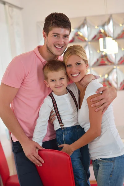 Feliz familia joven con niño —  Fotos de Stock