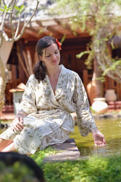 Woman at fountain,tropical resort — Stock Photo, Image