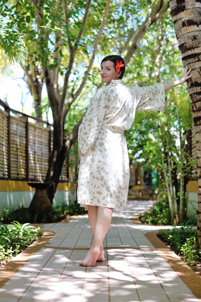 Woman at tropical resort — Stock Photo, Image