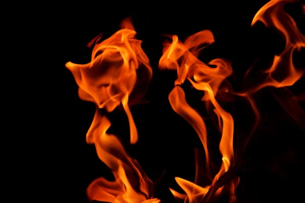 Красивое стильное пламя огня — стоковое фото