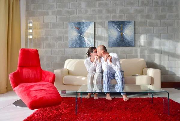 Casal relaxar em casa — Fotografia de Stock