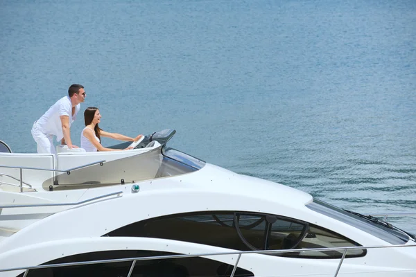 Young couple at yacht — Stock Photo, Image