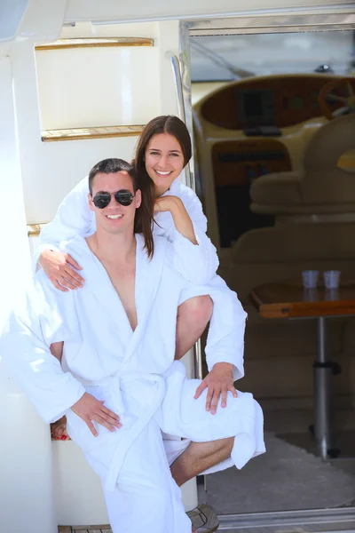 Couple at yacht — Stock Photo, Image