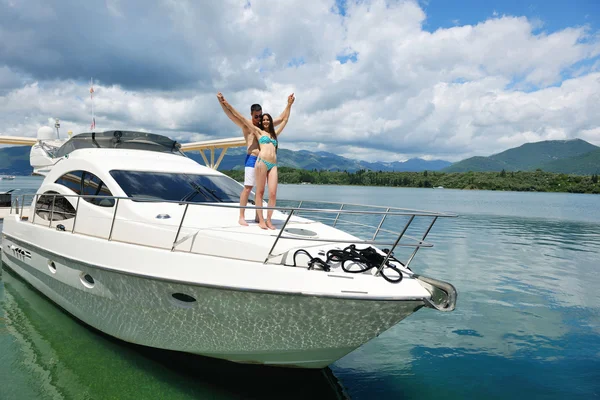 Young couple at yacht — Stock Photo, Image