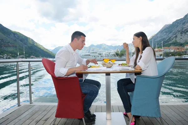 Couple having lunch — Stock Photo, Image