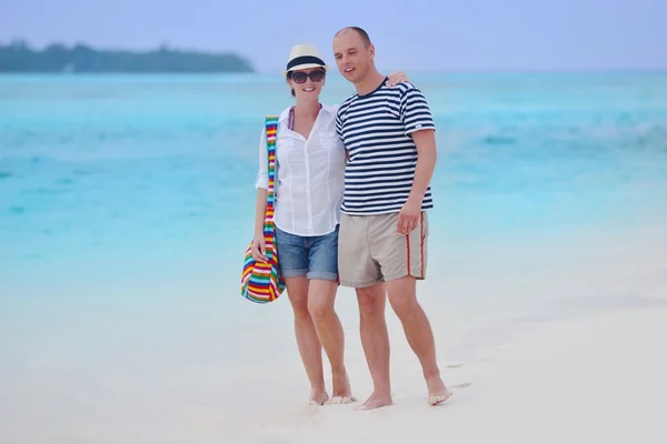 Coppia in spiaggia — Foto Stock