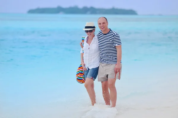 Casal na praia — Fotografia de Stock