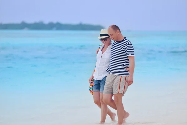 Casal na praia — Fotografia de Stock