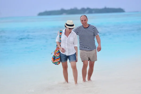 Pareja en la playa —  Fotos de Stock