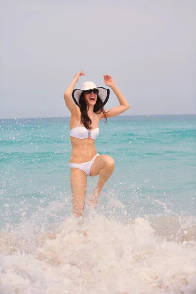 Mujer disfrutar de vacaciones de verano —  Fotos de Stock