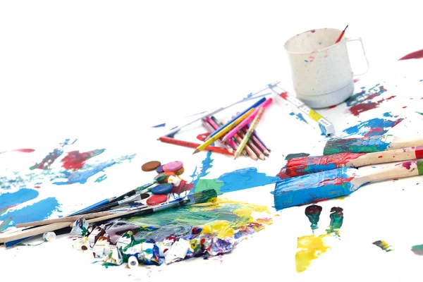Färgglada paletten och måla penslar — Stockfoto