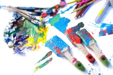 boyalar ve sanatçı fırçalar