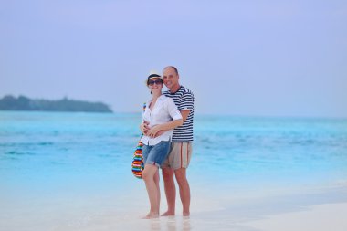 Sahilde aşık Çift