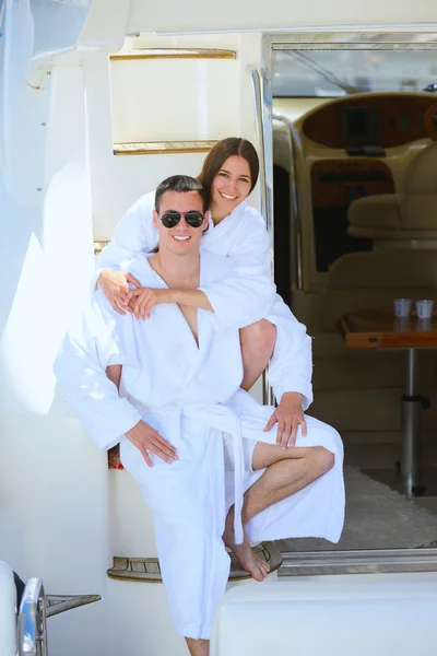 Couple au yacht — Photo