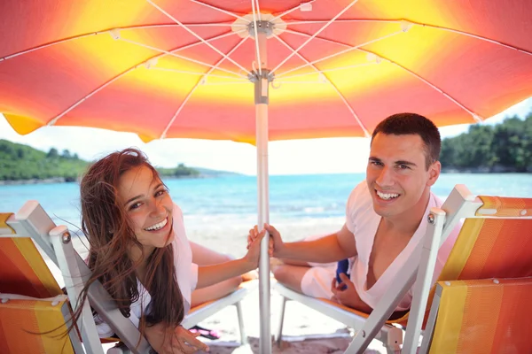 Casal na praia — Fotografia de Stock