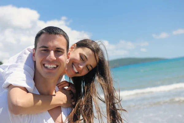 Couple have fun at the beach — Stock Photo, Image